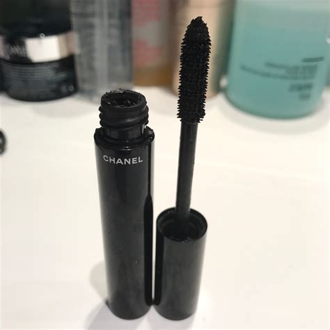 le volume stretch de chanel review|Chanel le volume mascara review.